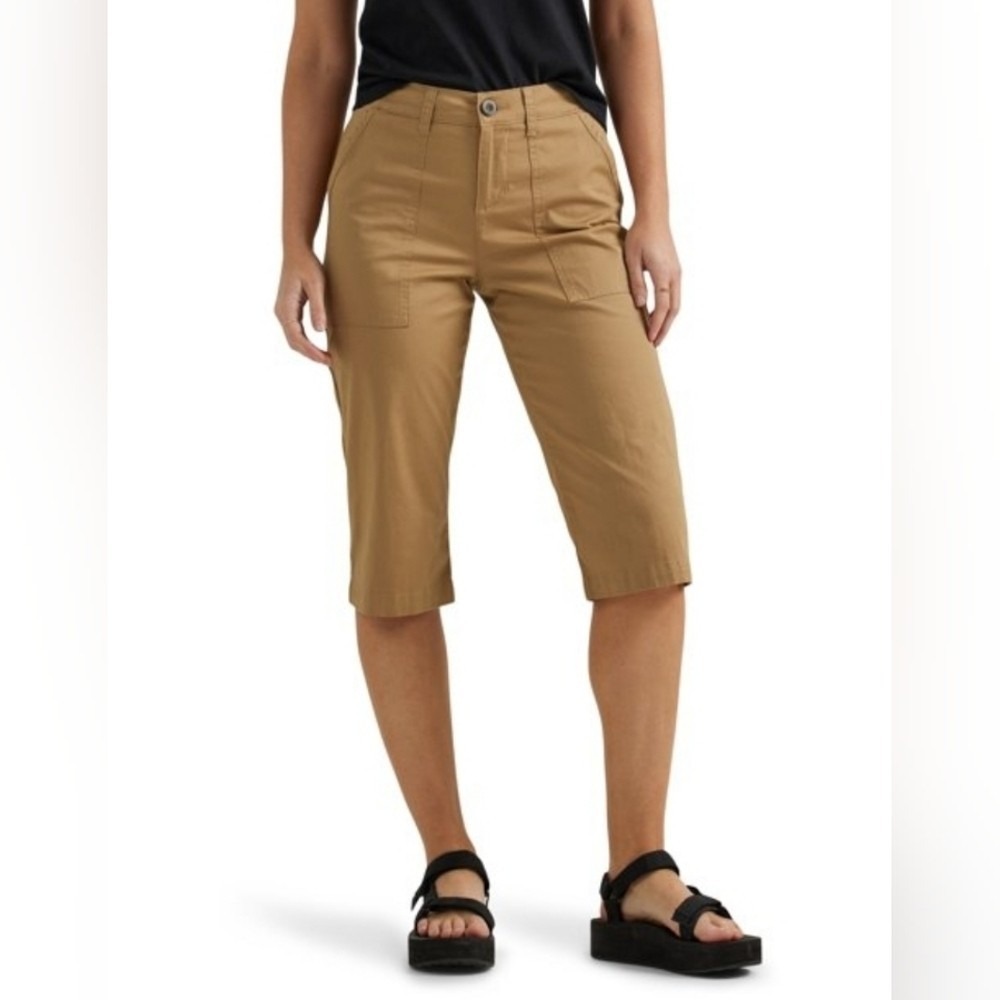 Lee Women Relaxed Fit Mid Rise Skimmer Capri Pants Tan Settler 10 Medium NWT